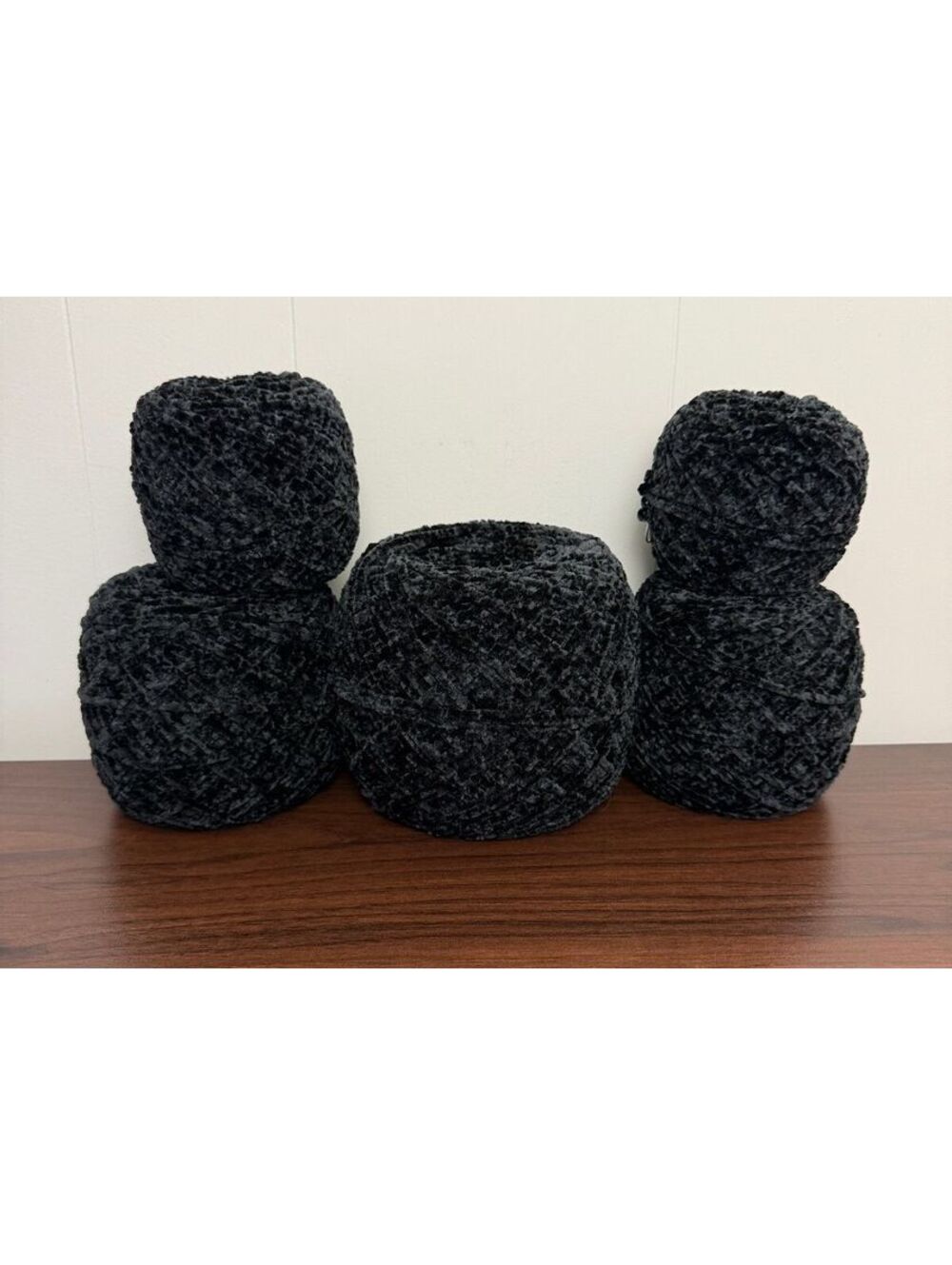 Reclaimed Polyester Worsted Chenille Yarn 1037 Yds Black 480g (5 Cakes) - Picture 2 of 5